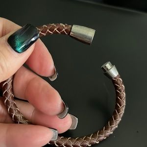 Unisex Braided (seems like leather, no proof) magnetic bracket